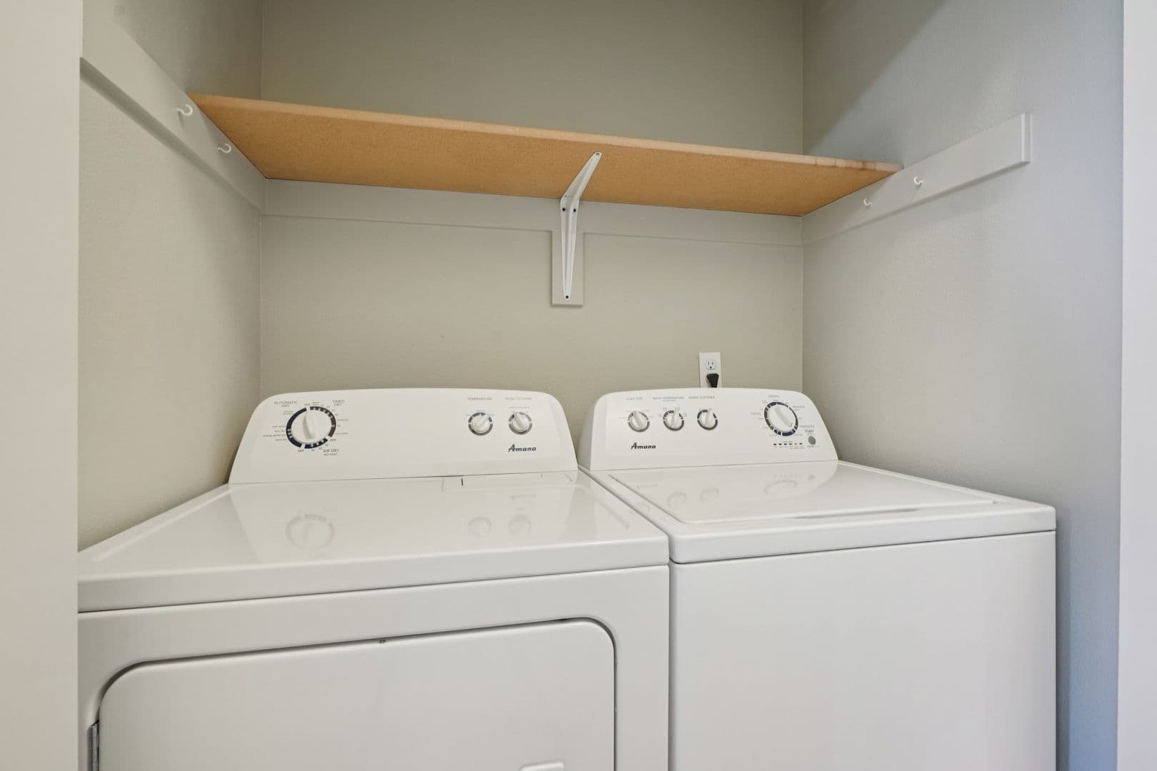Salem Apartment: 1962 Wallace Rd NW