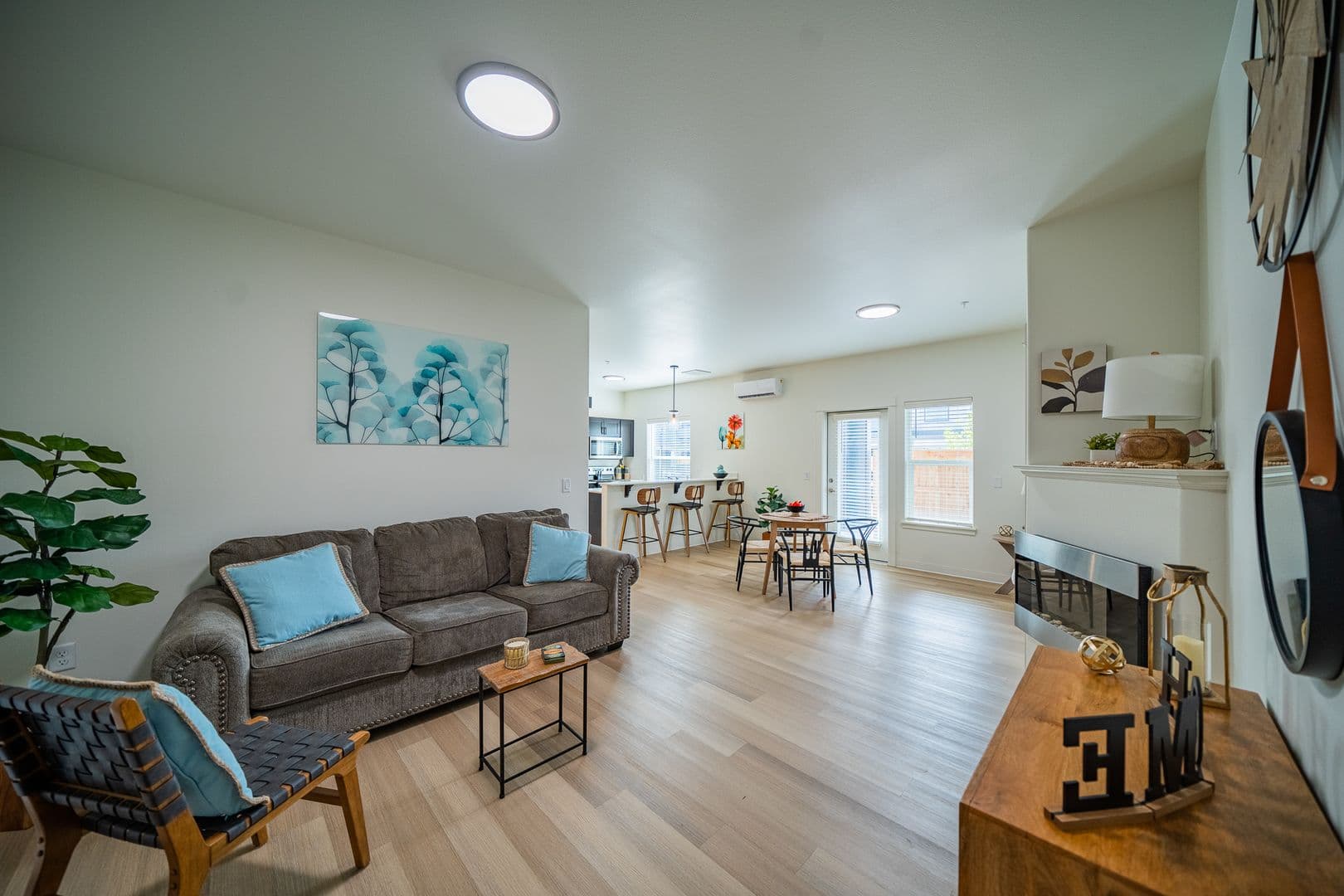 Salem Apartment: 4704 Center Street NE