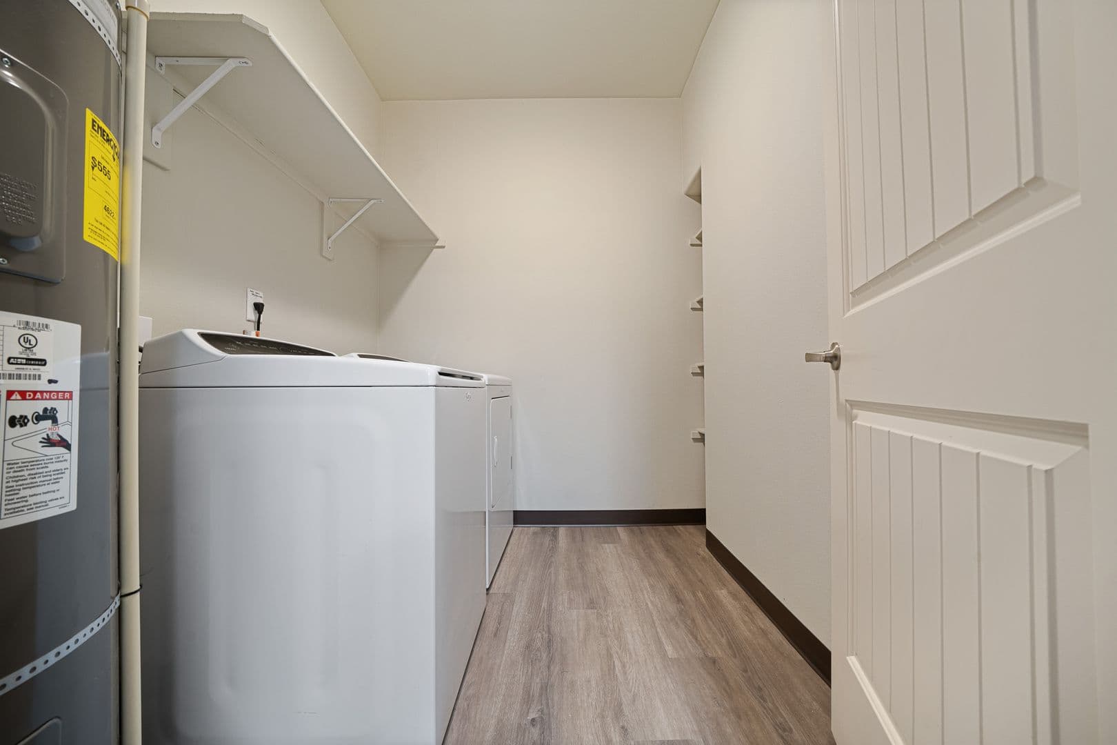 Gladstone Apartment: 18181 Webster Rd