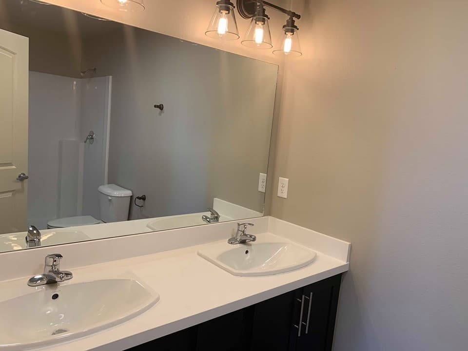 Redmond Apartment: 3570 SW Metolius Ave