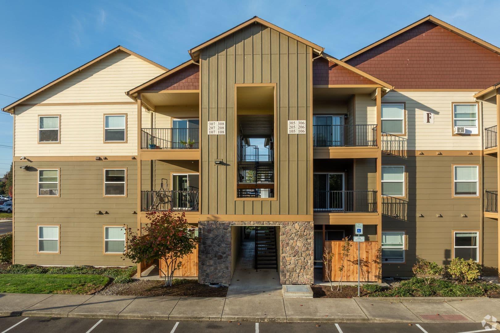 Albany Apartment: 1605 Oak St SE