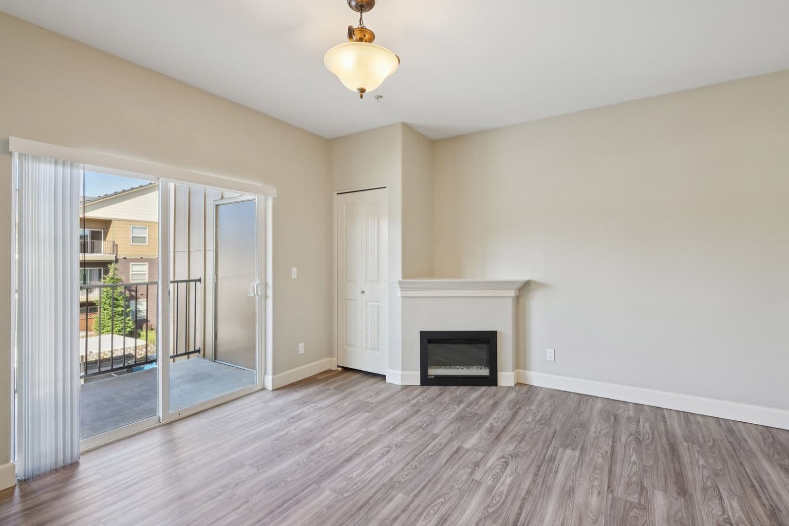 Salem Apartment: 1962 Wallace Rd NW