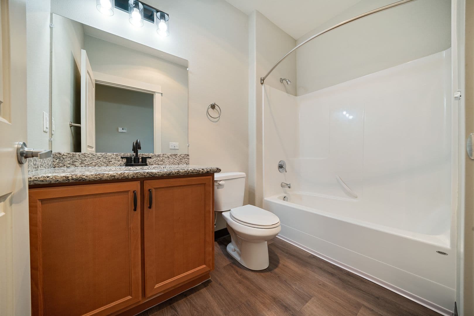 Gladstone Apartment: 18181 Webster Rd