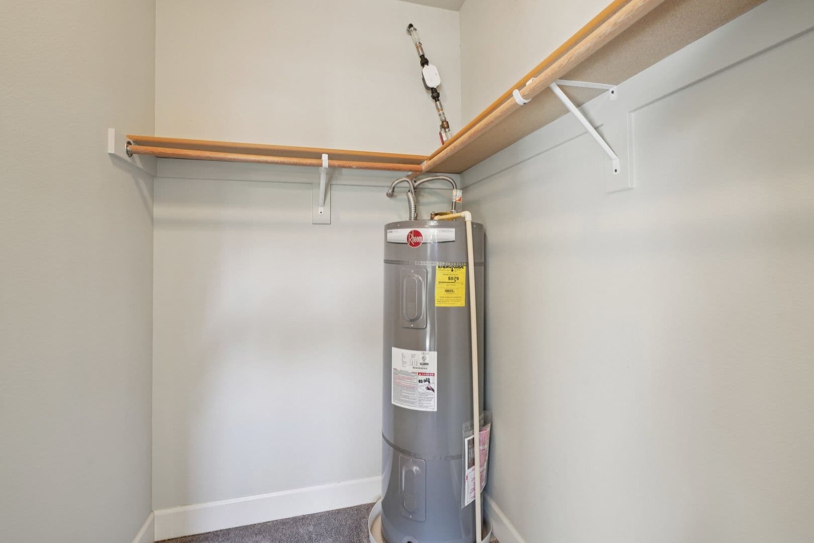 Salem Apartment: 1962 Wallace Rd NW