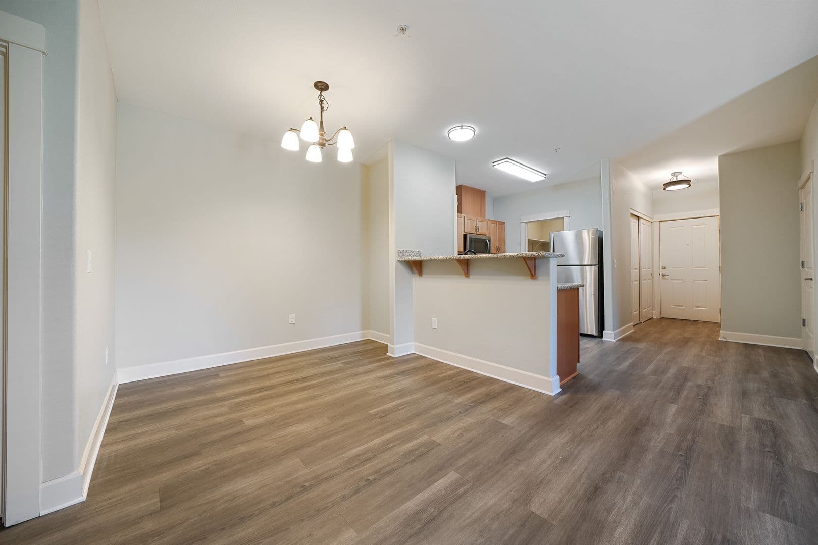 Gladstone Apartment: 18181 Webster Rd