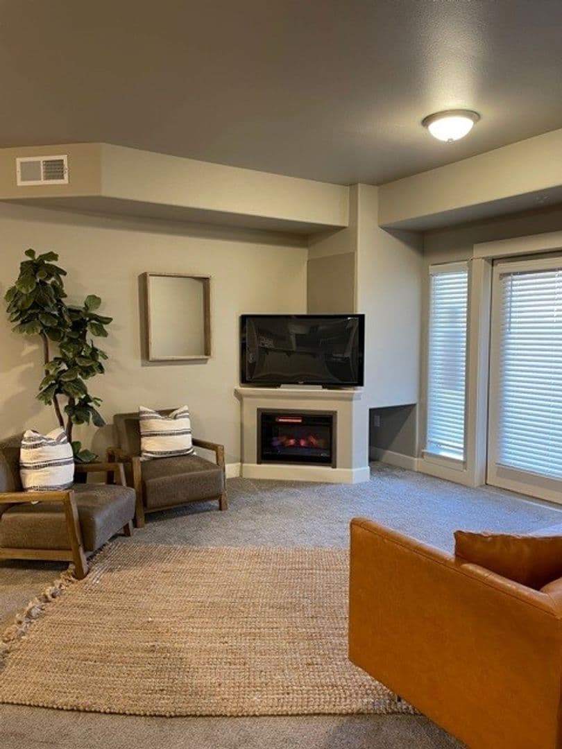 Bend Apartment: 20174 Reed Lane