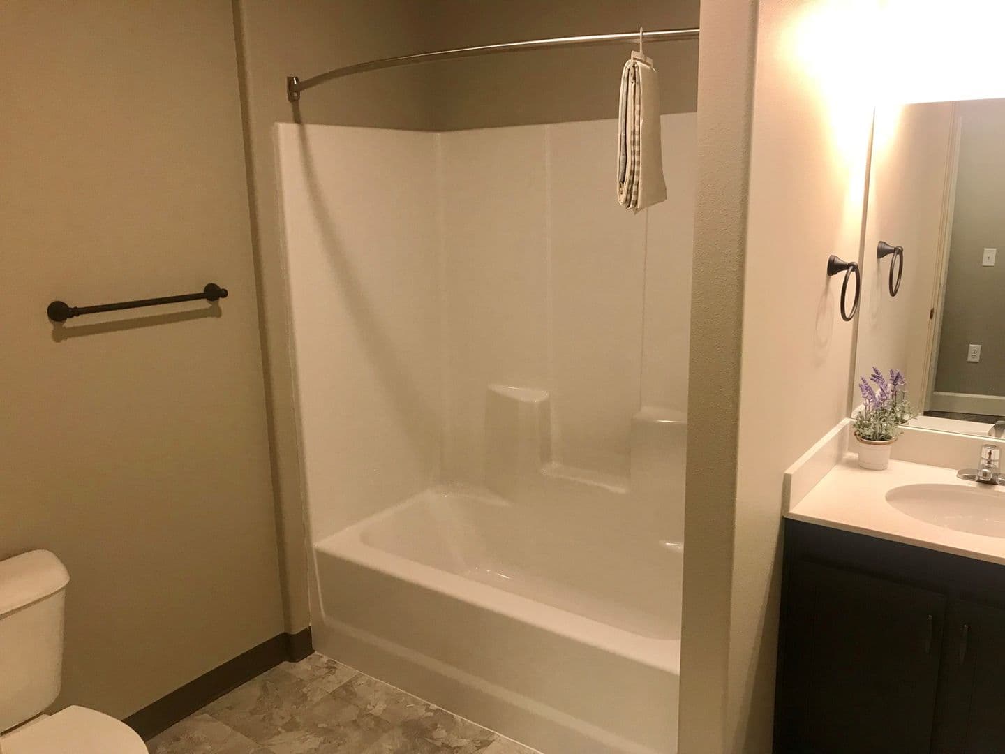 Redmond Apartment: 3570 SW Metolius Ave