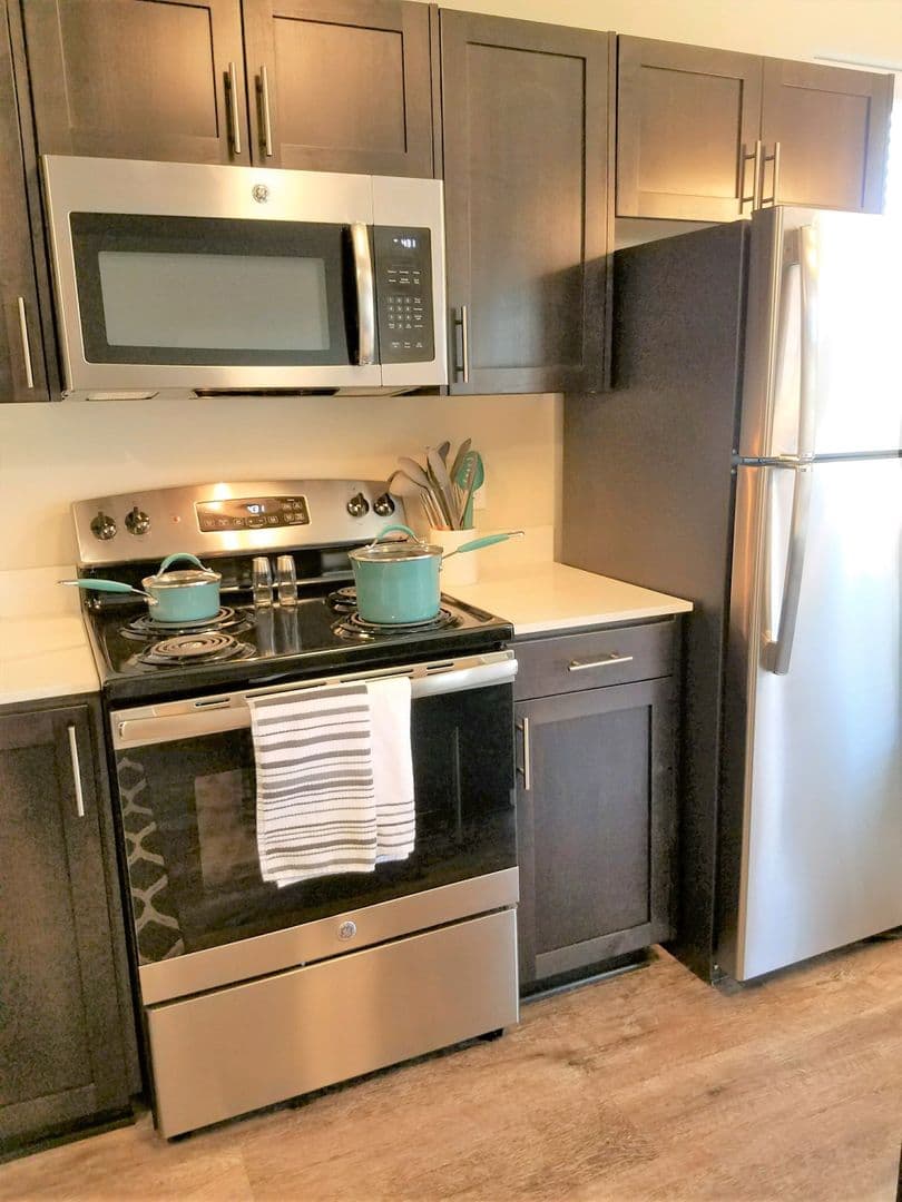Salem Apartment: 5715 Red Leaf Dr S.