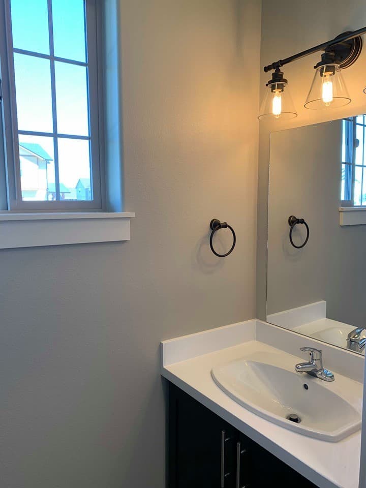 Redmond Apartment: 3570 SW Metolius Ave
