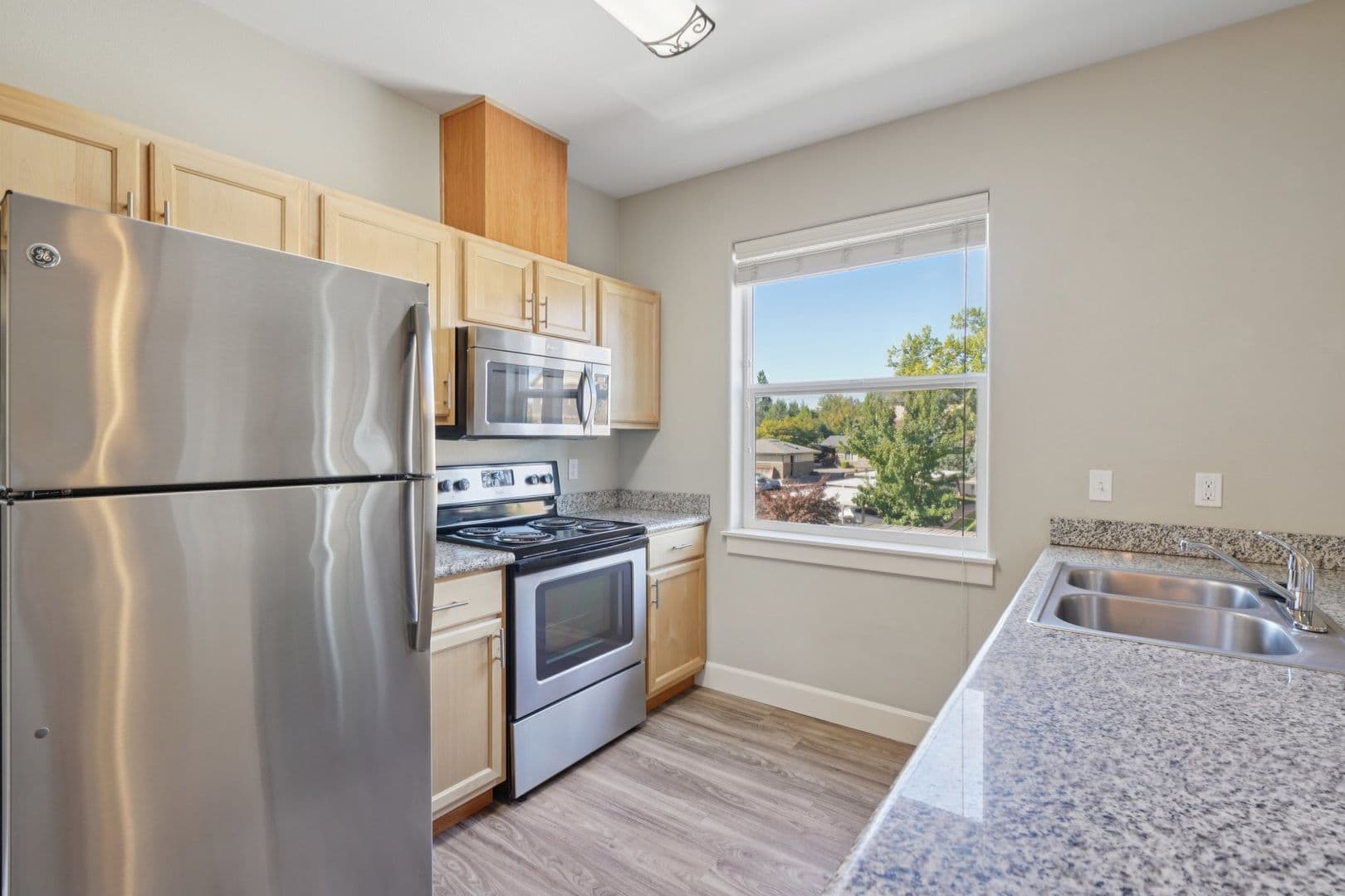 Salem Apartment: 1962 Wallace Rd NW