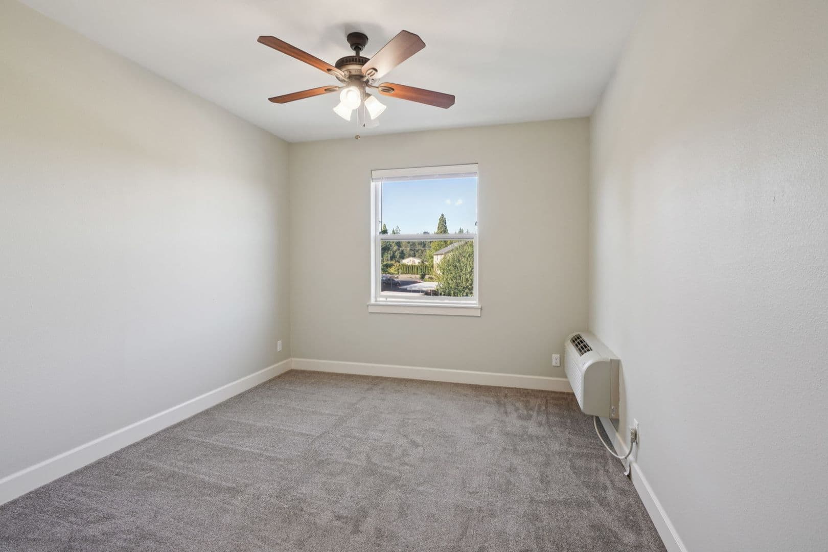 Salem Apartment: 1962 Wallace Rd NW