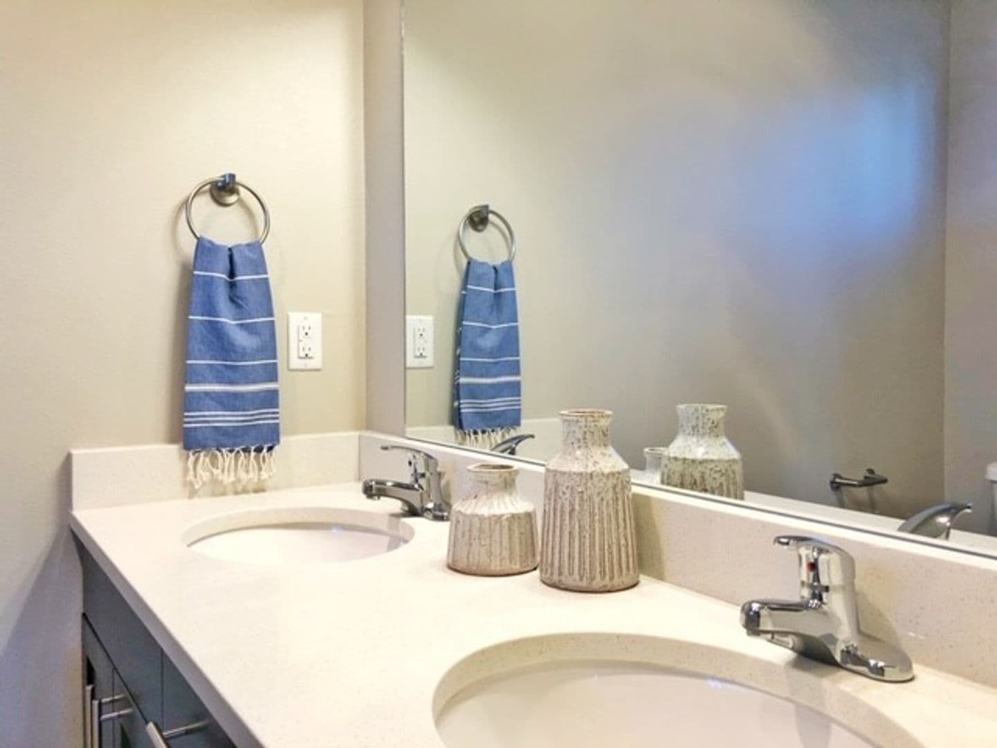 Salem Apartment: 5715 Red Leaf Dr S.