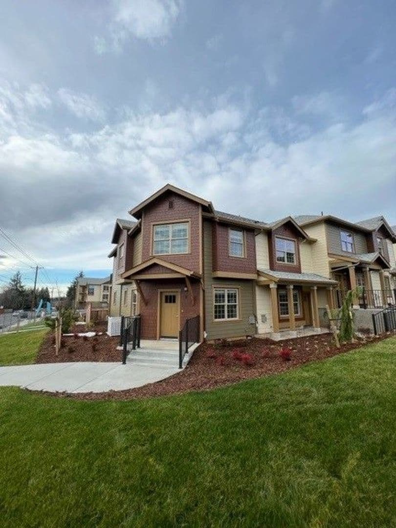 Gresham Apartment: 2027 W. Powell Blvd