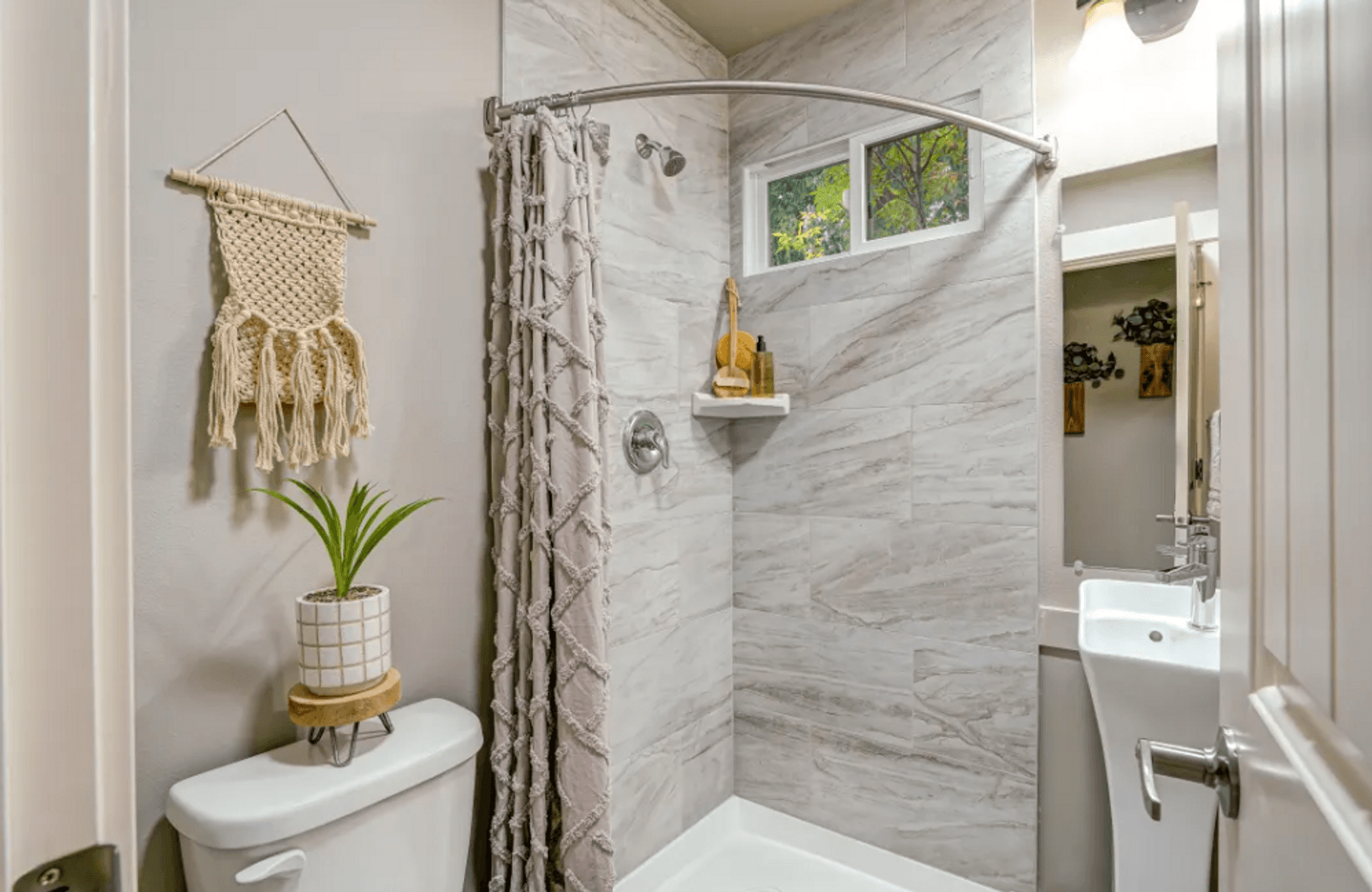 Gresham Apartment: 2027 W. Powell Blvd