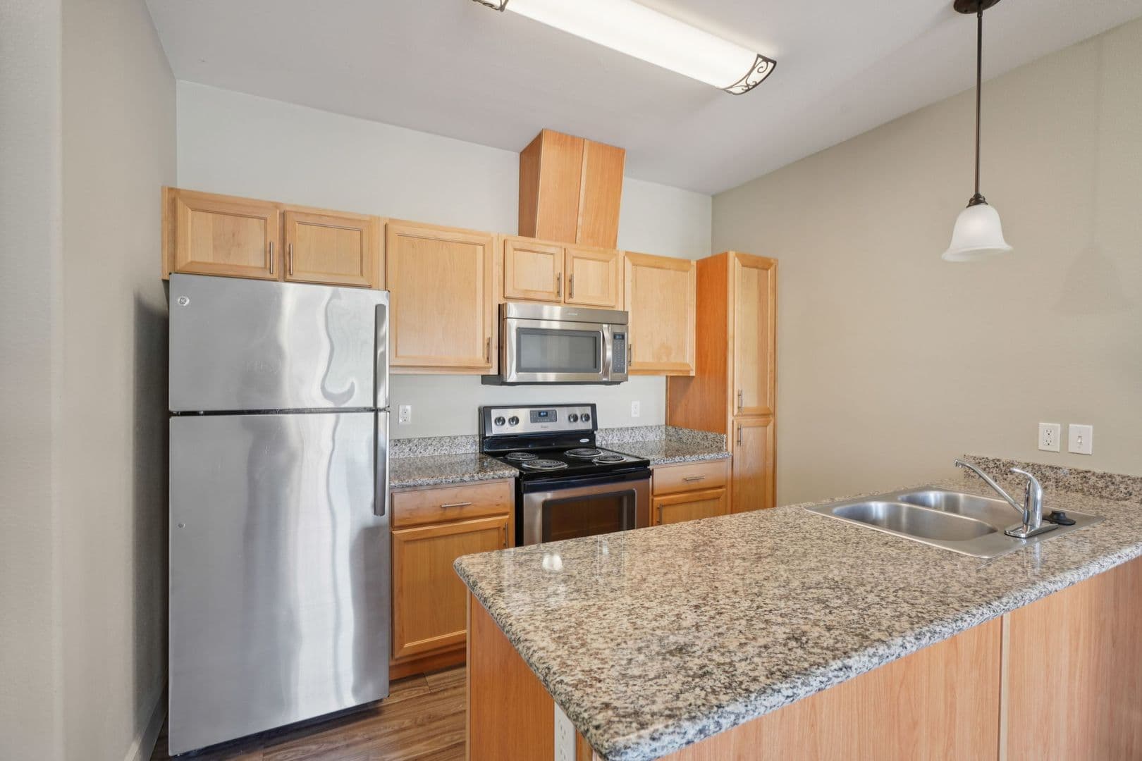 Salem Apartment: 1962 Wallace Rd NW