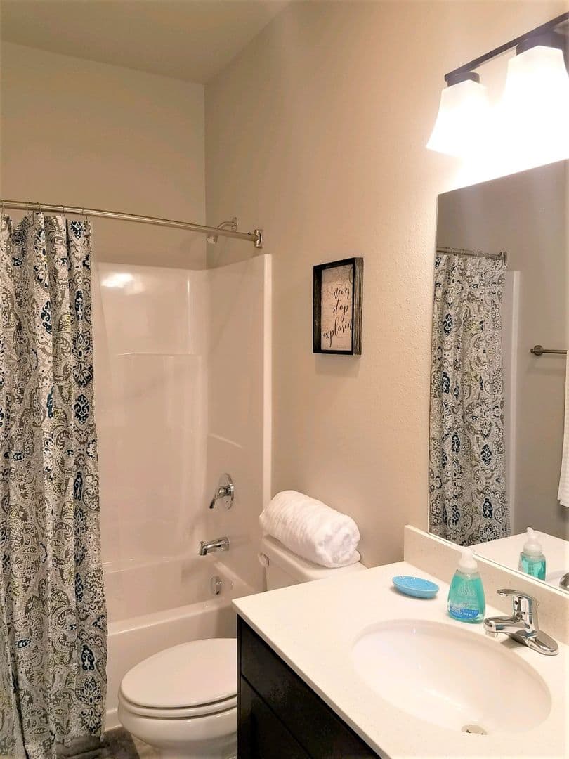 Salem Apartment: 5715 Red Leaf Dr S.