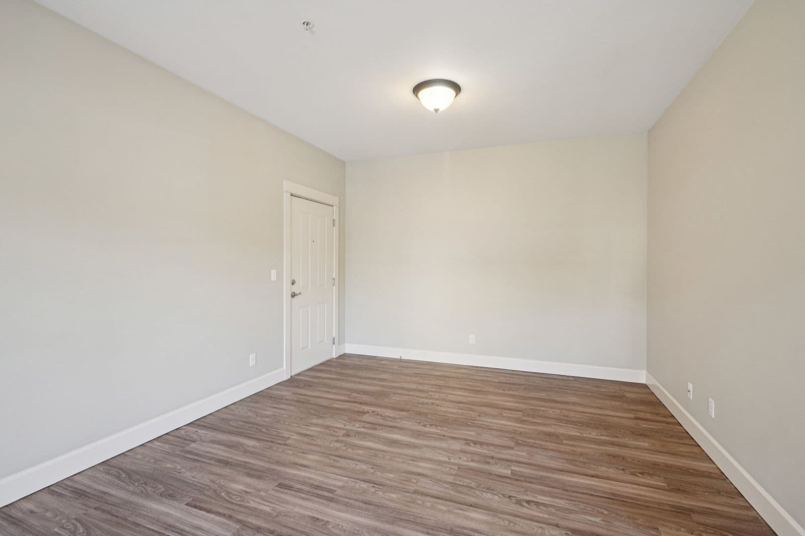 Salem Apartment: 1962 Wallace Rd NW