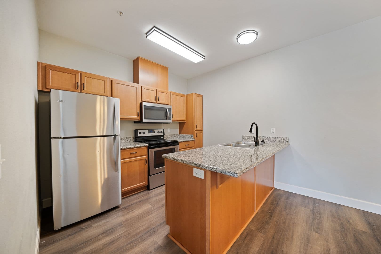 Gladstone Apartment: 18181 Webster Rd