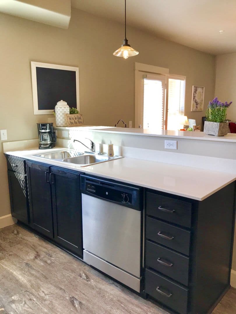 Redmond Apartment: 3570 SW Metolius Ave