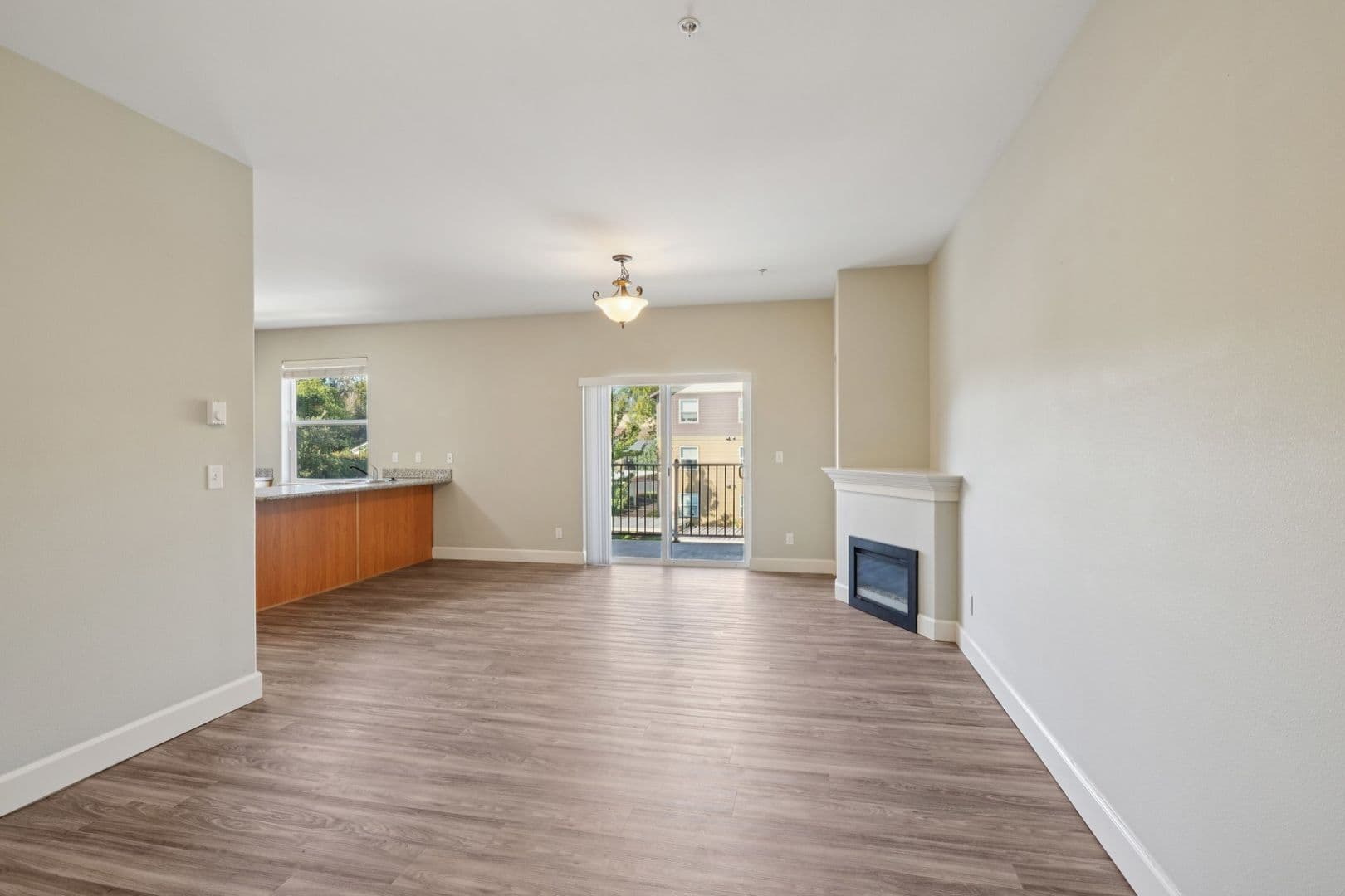 Salem Apartment: 1962 Wallace Rd NW