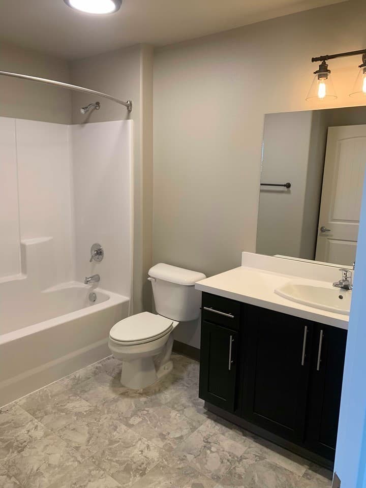 Redmond Apartment: 3570 SW Metolius Ave