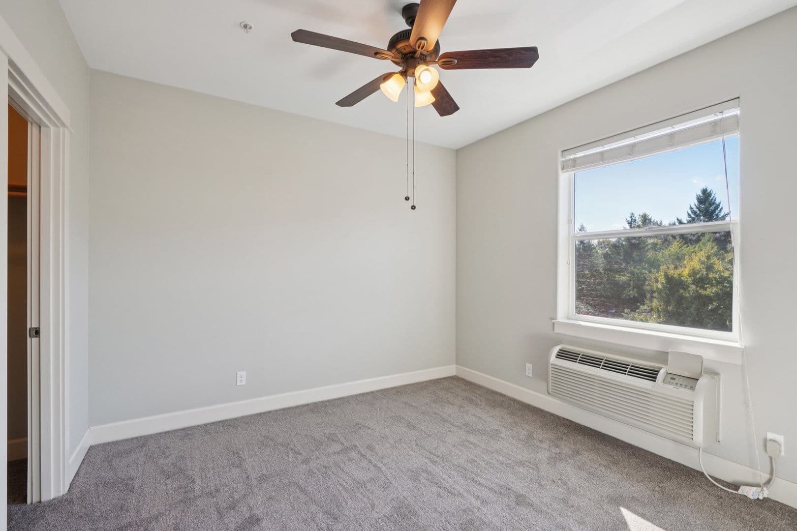 Salem Apartment: 1962 Wallace Rd NW