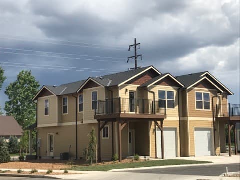 Redmond Apartment: 3570 SW Metolius Ave