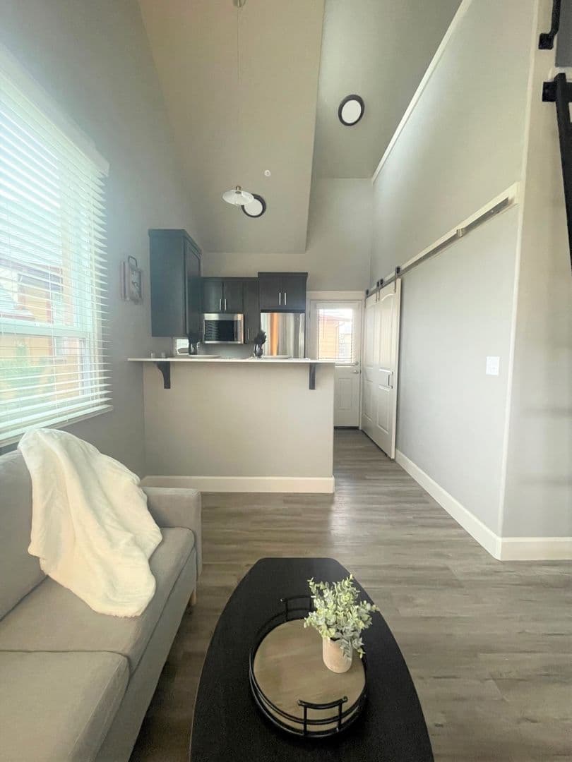 Gresham Apartment: 2027 W. Powell Blvd