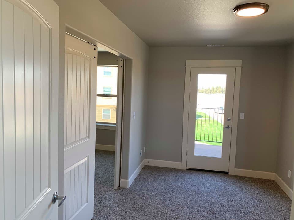 Redmond Apartment: 3570 SW Metolius Ave