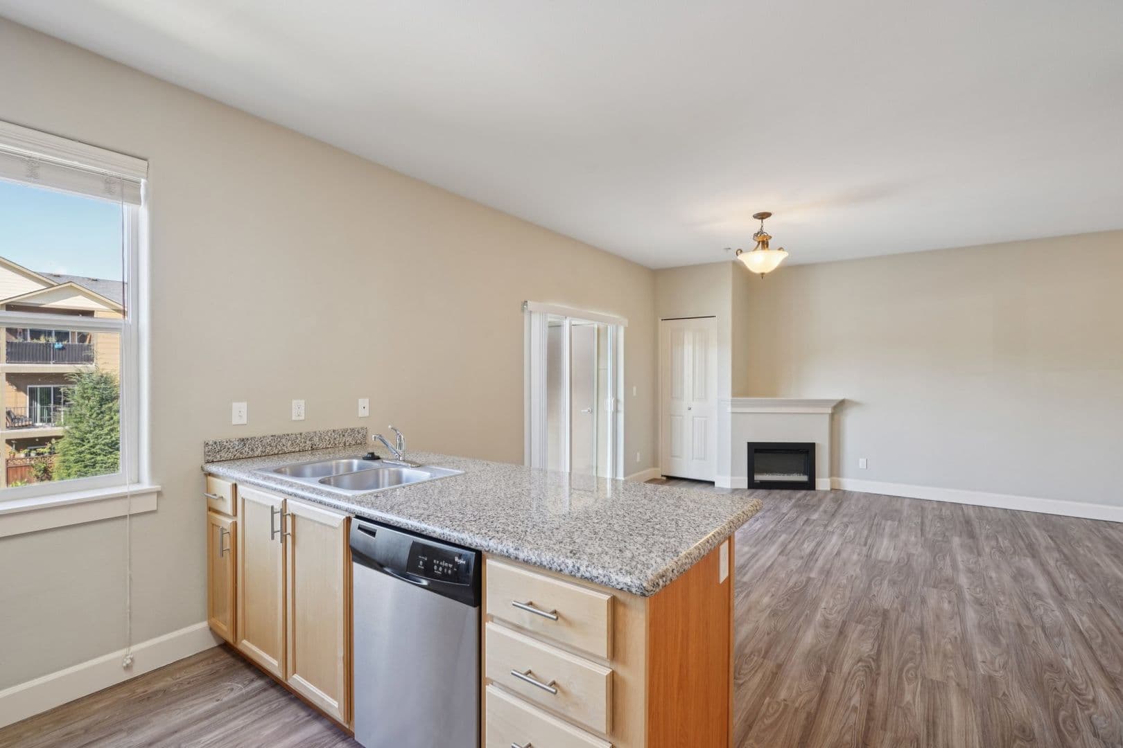 Salem Apartment: 1962 Wallace Rd NW