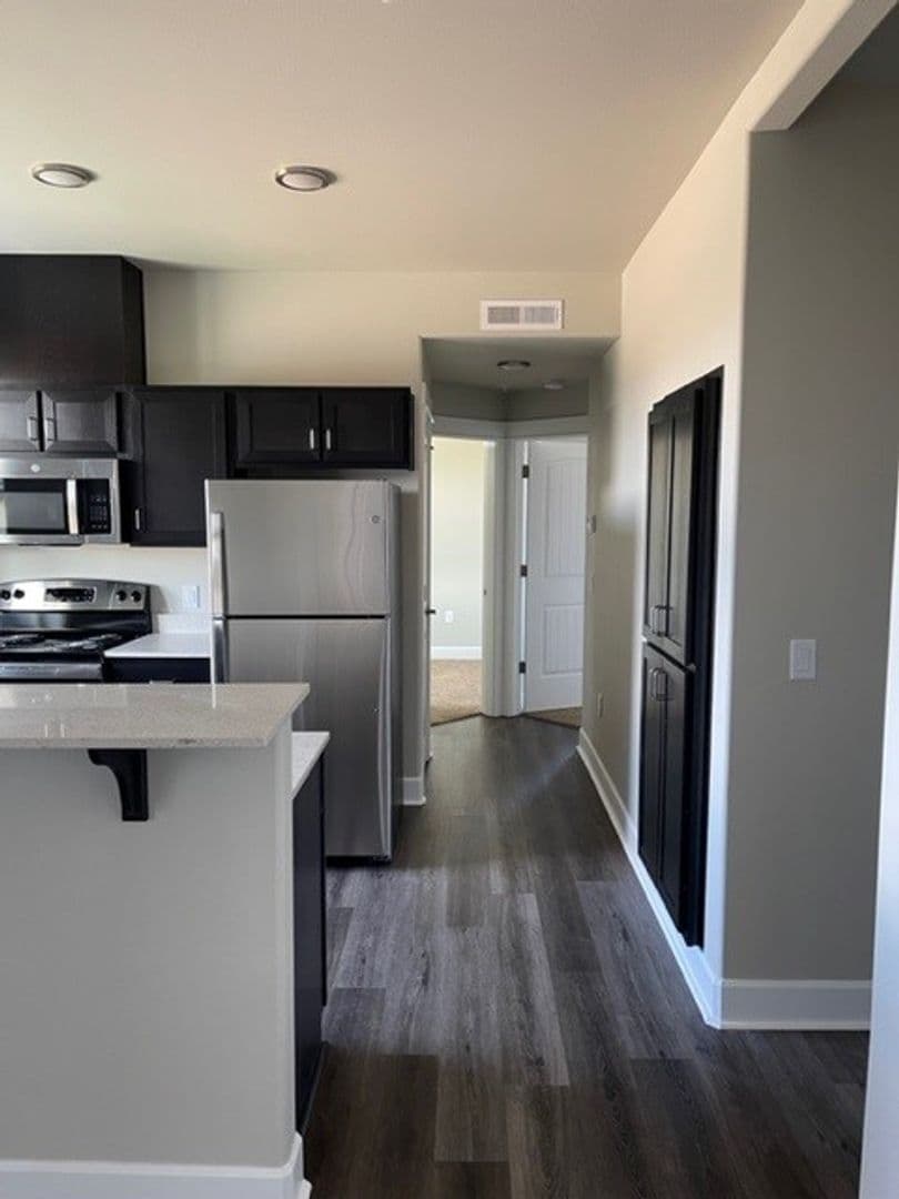 Madras Apartment: 1392 SE Yarrow Ave