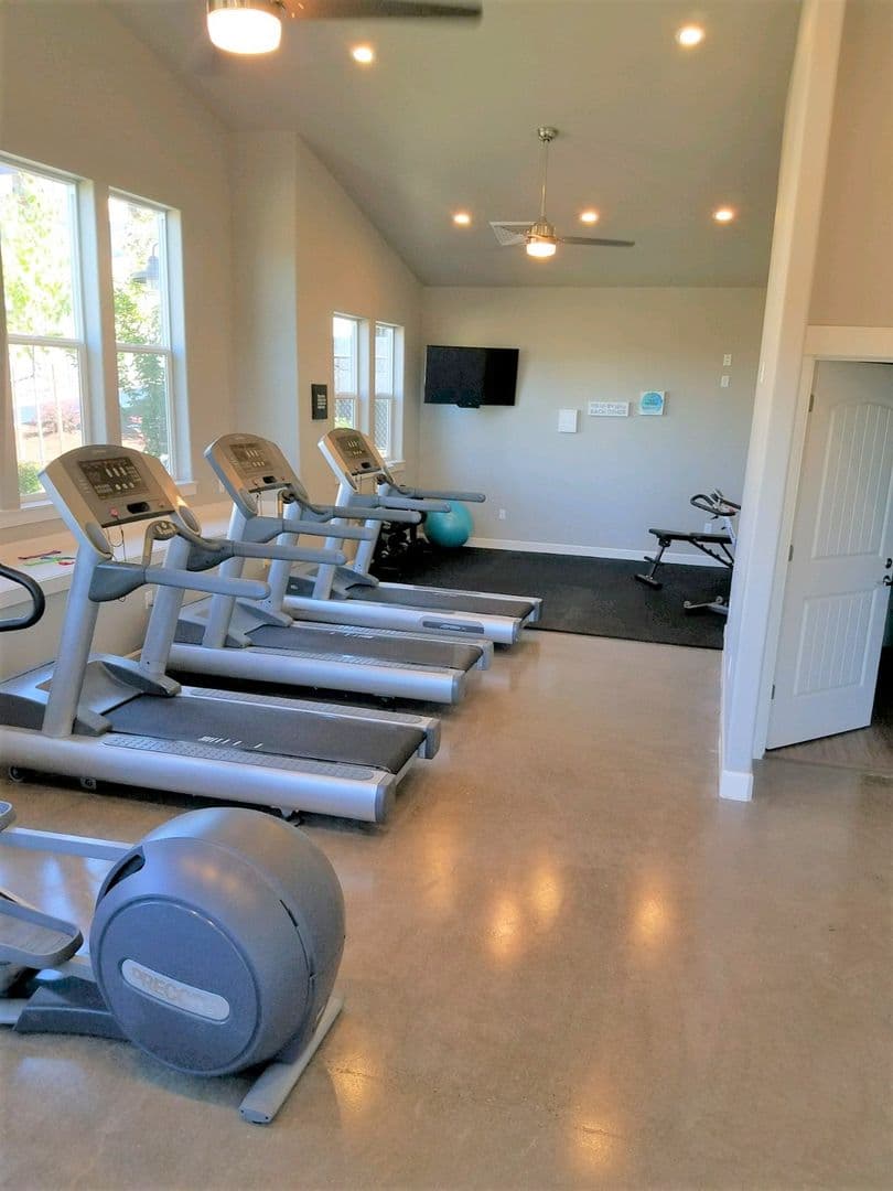 Salem Apartment: 5715 Red Leaf Dr S.