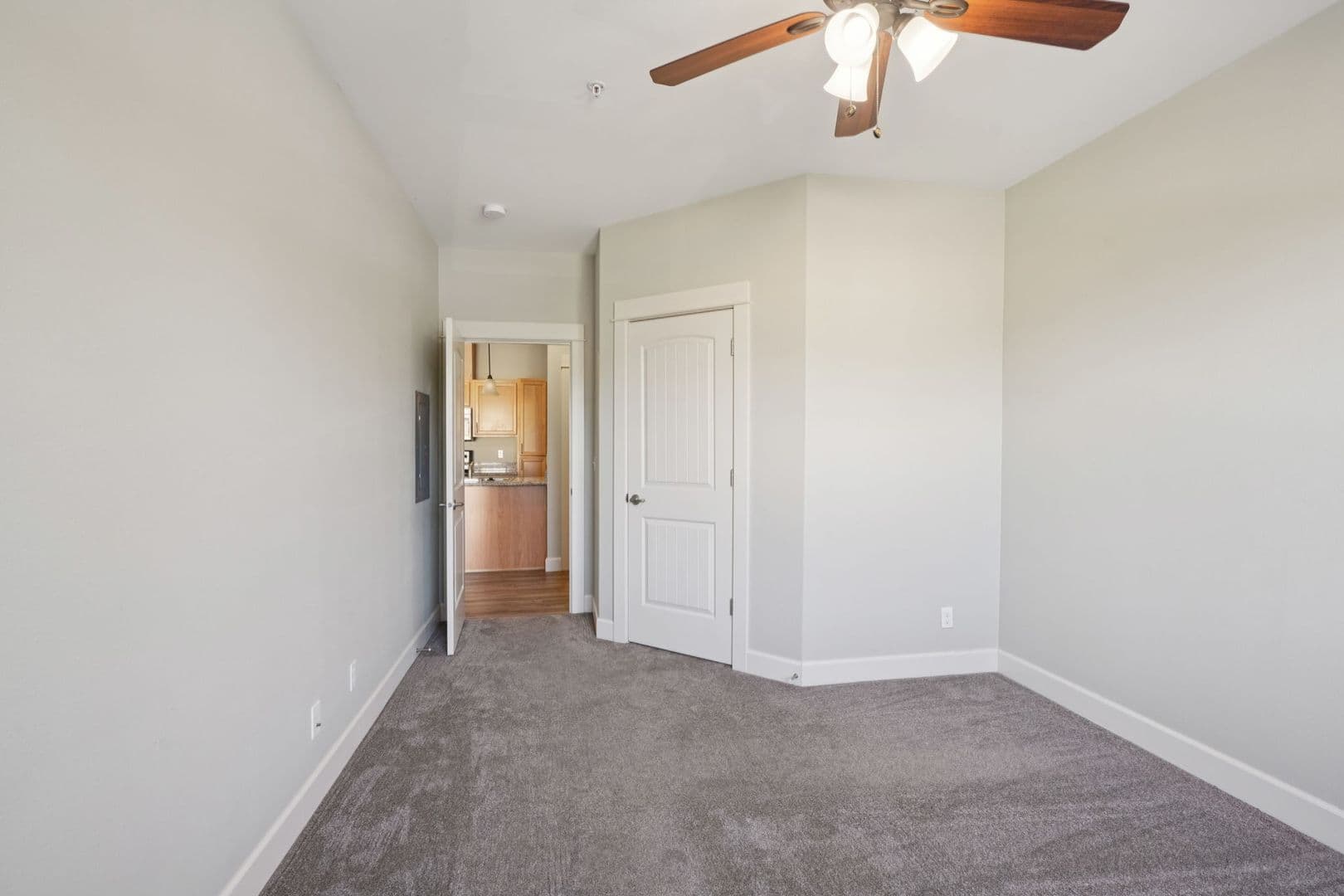 Salem Apartment: 1962 Wallace Rd NW