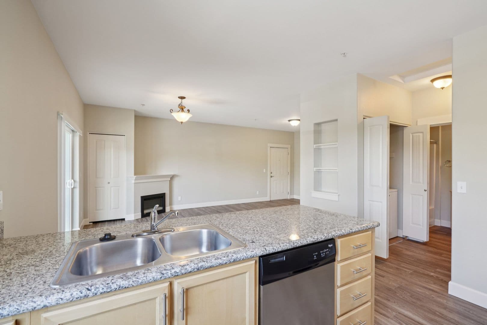 Salem Apartment: 1962 Wallace Rd NW