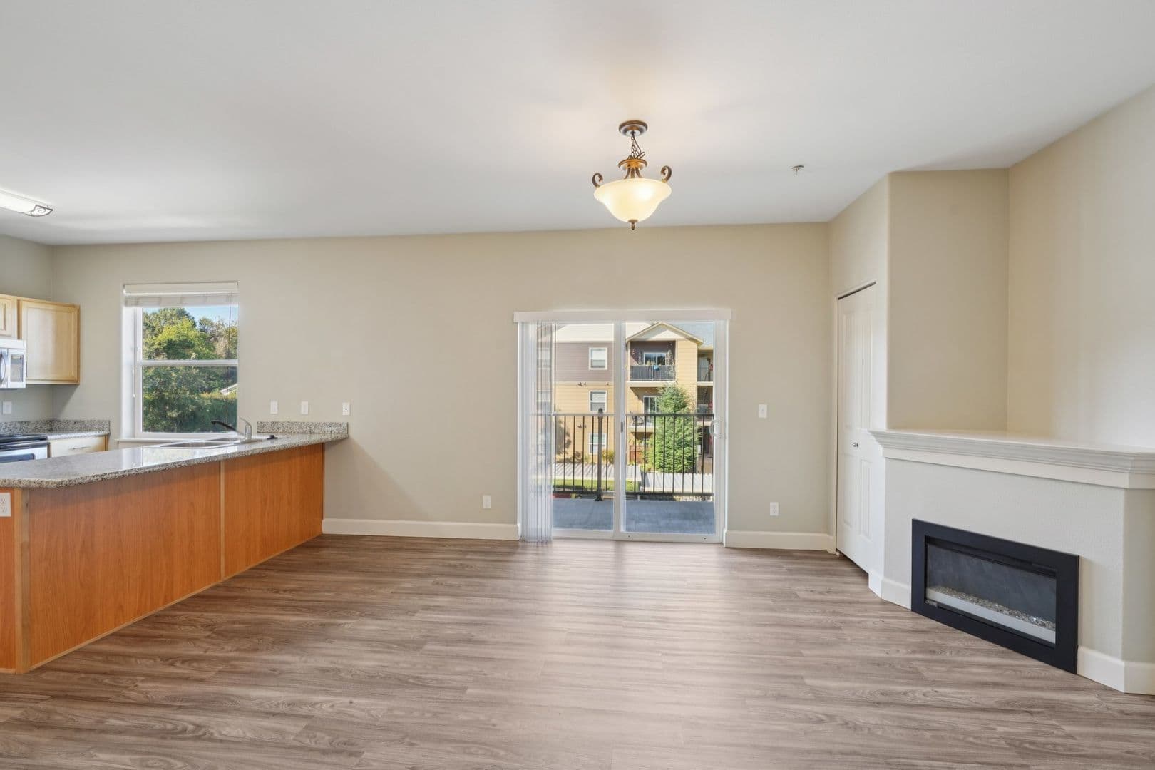 Salem Apartment: 1962 Wallace Rd NW