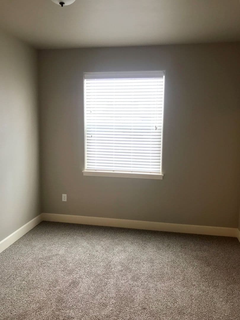 Redmond Apartment: 3570 SW Metolius Ave