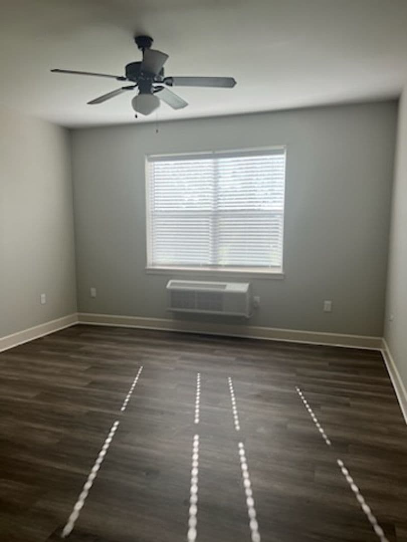 Gladstone Apartment: 18181 Webster Rd