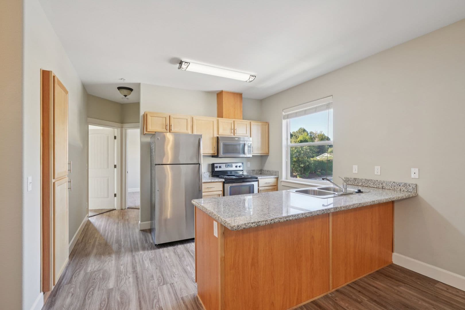 Salem Apartment: 1962 Wallace Rd NW