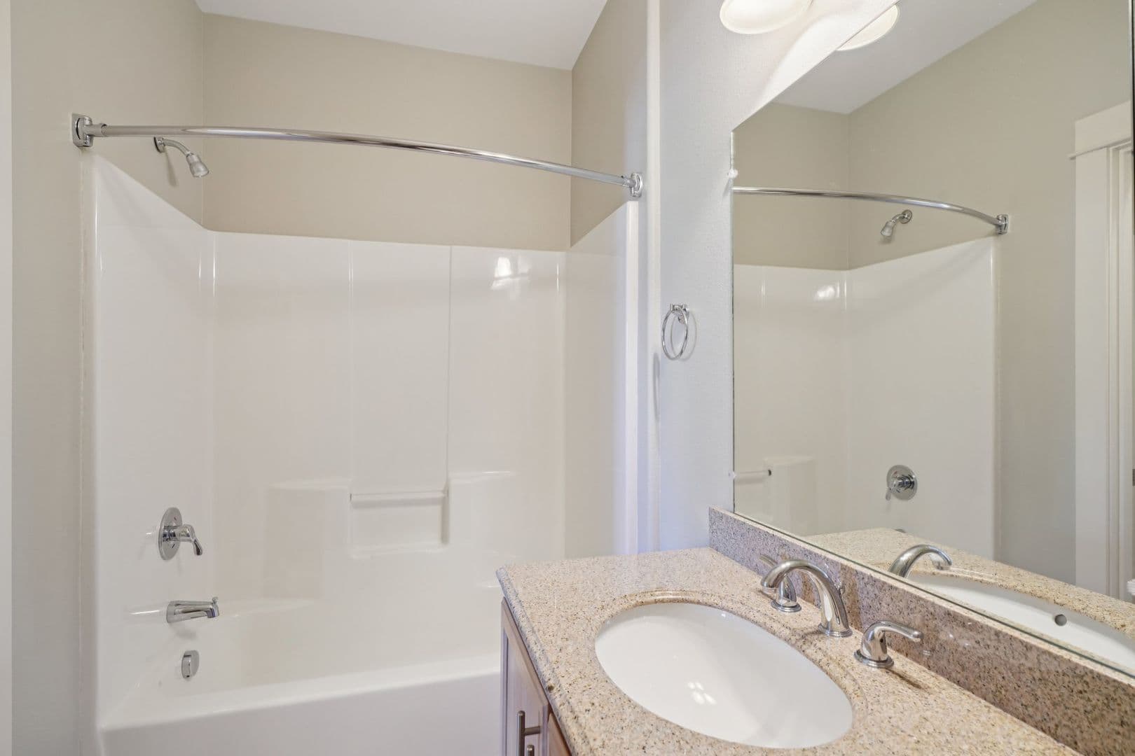 Salem Apartment: 1962 Wallace Rd NW