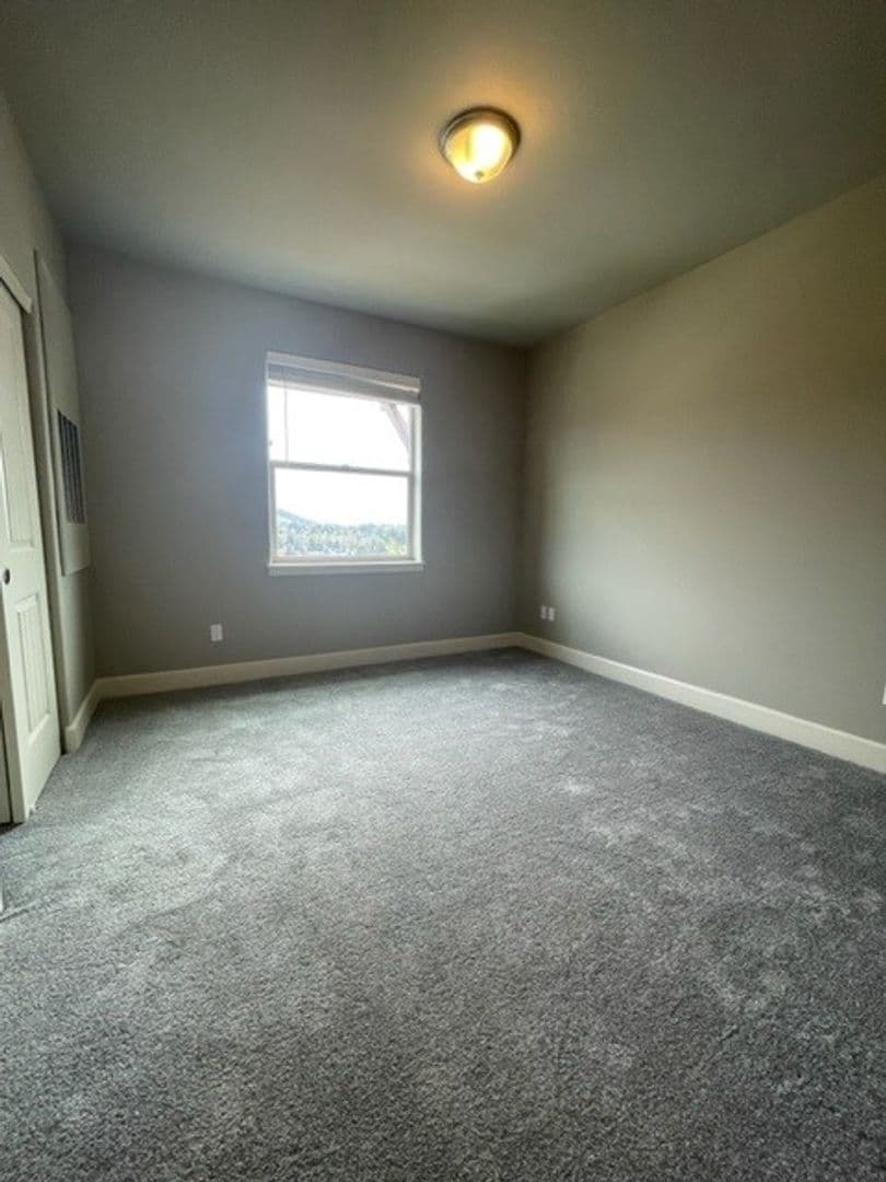 Gresham Apartment: 2027 W. Powell Blvd