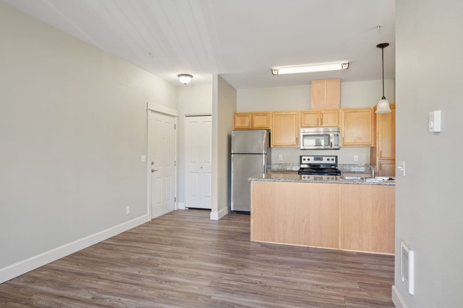 Salem Apartment: 1962 Wallace Rd NW