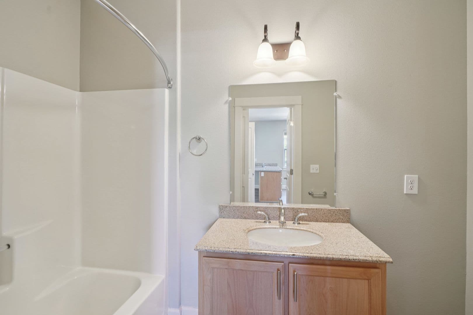 Salem Apartment: 1962 Wallace Rd NW