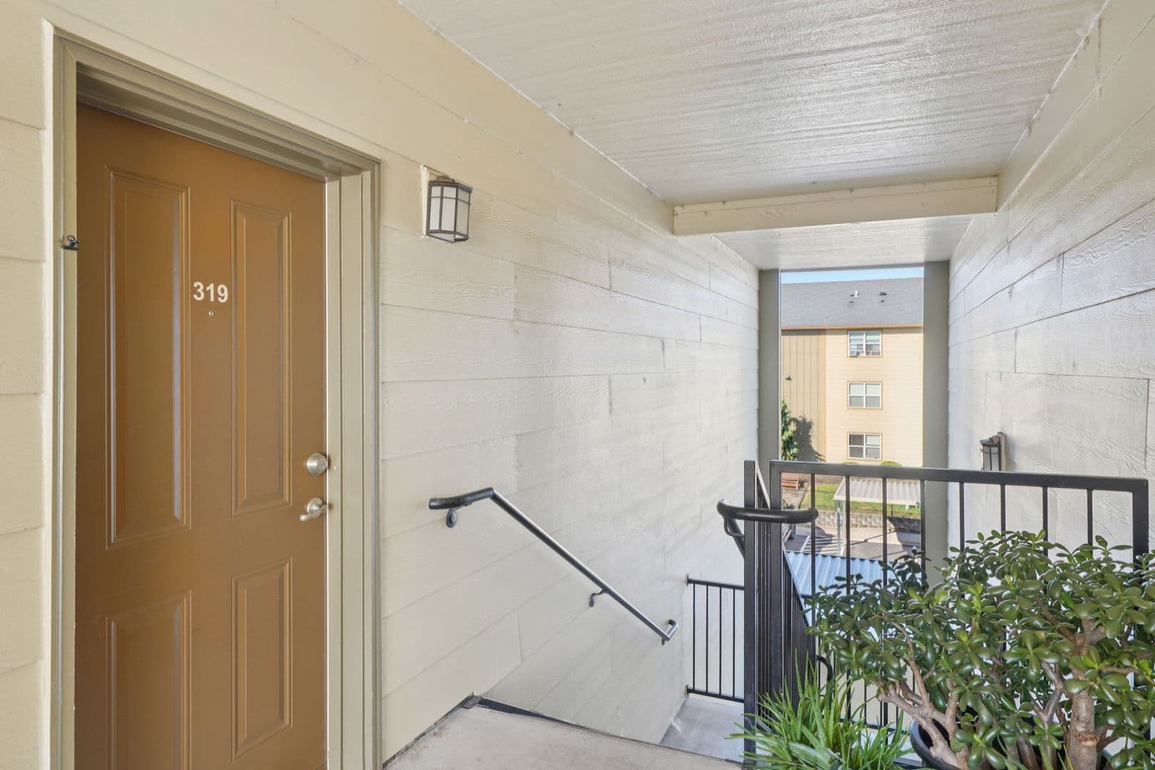 Salem Apartment: 1962 Wallace Rd NW