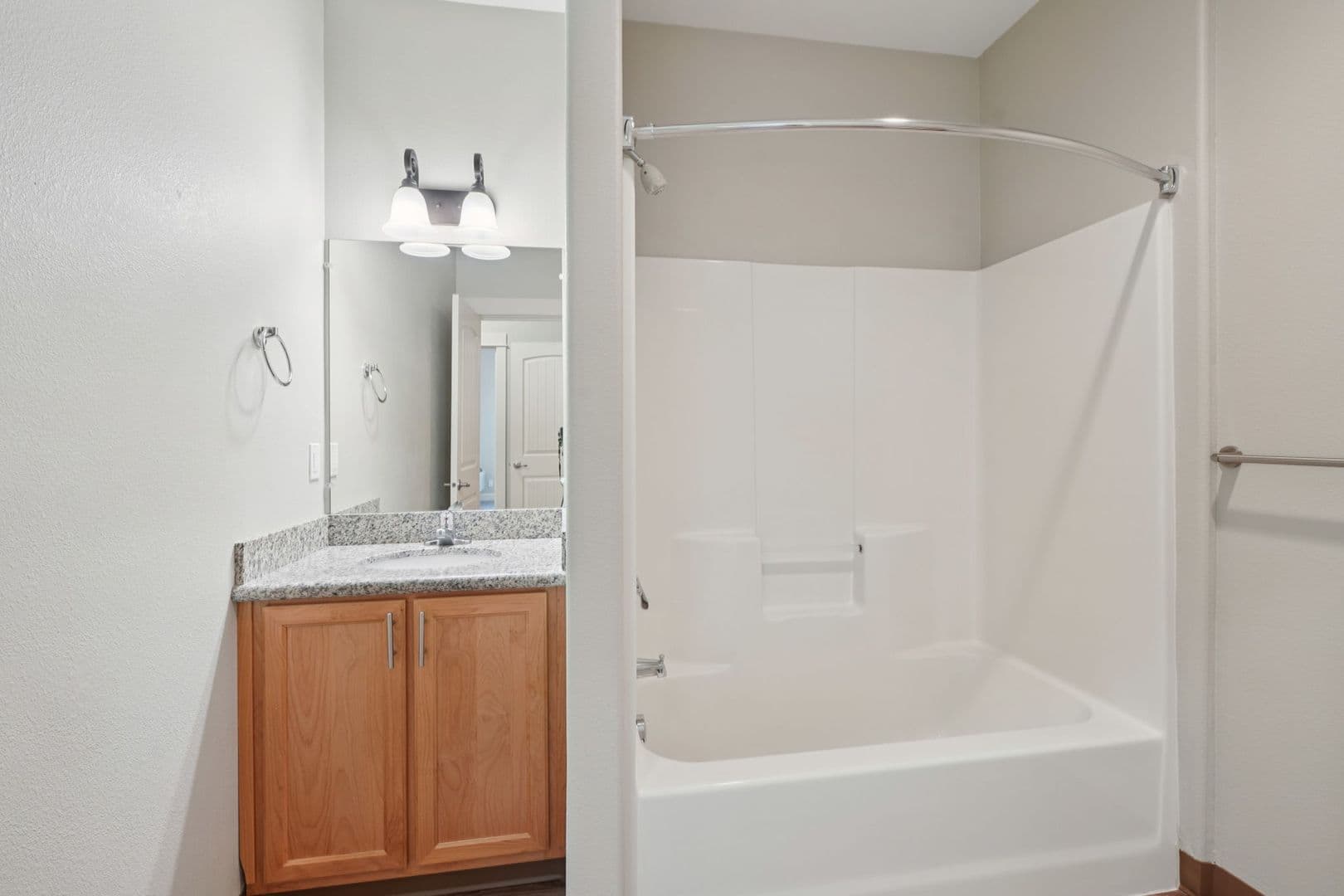 Salem Apartment: 1962 Wallace Rd NW