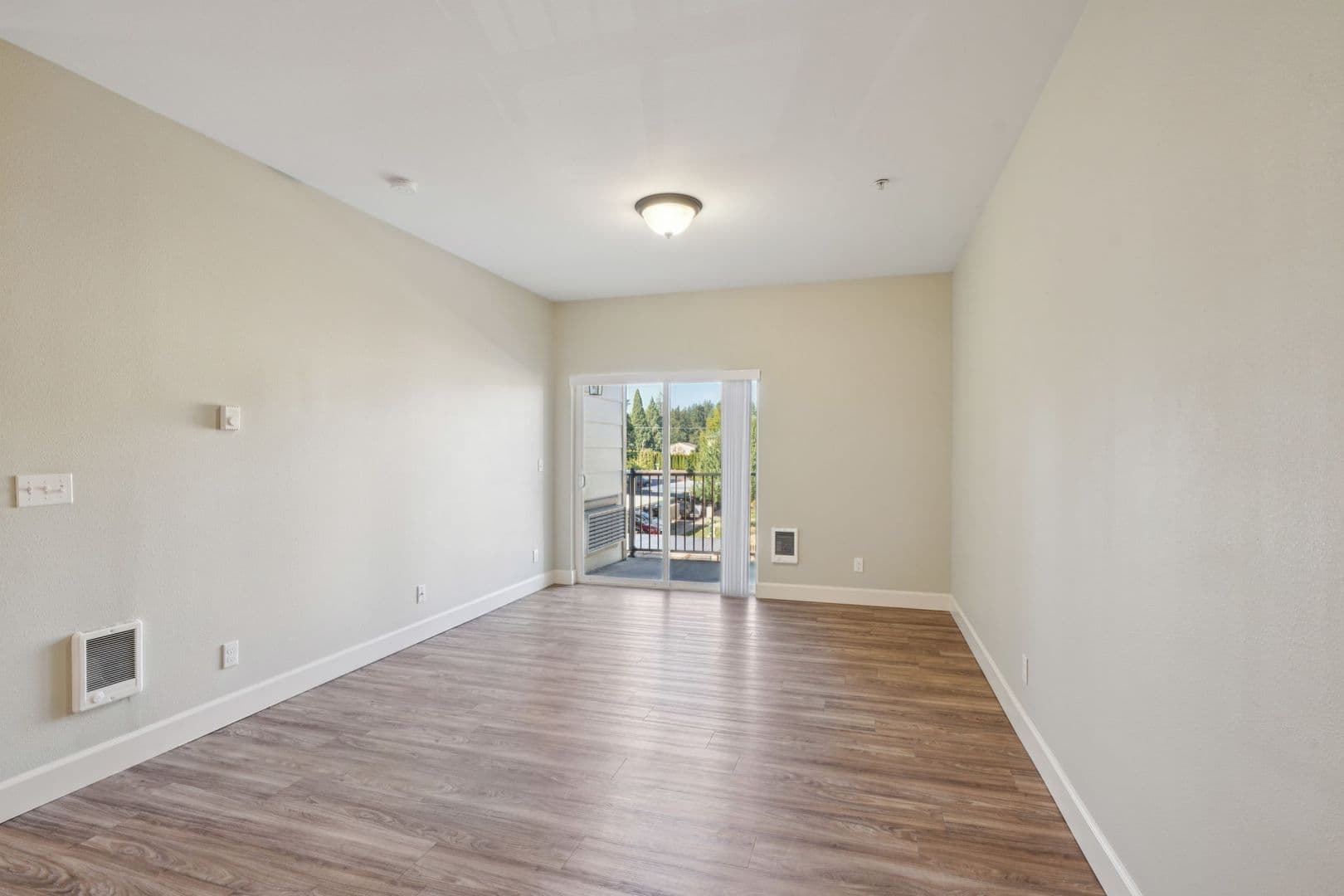 Salem Apartment: 1962 Wallace Rd NW