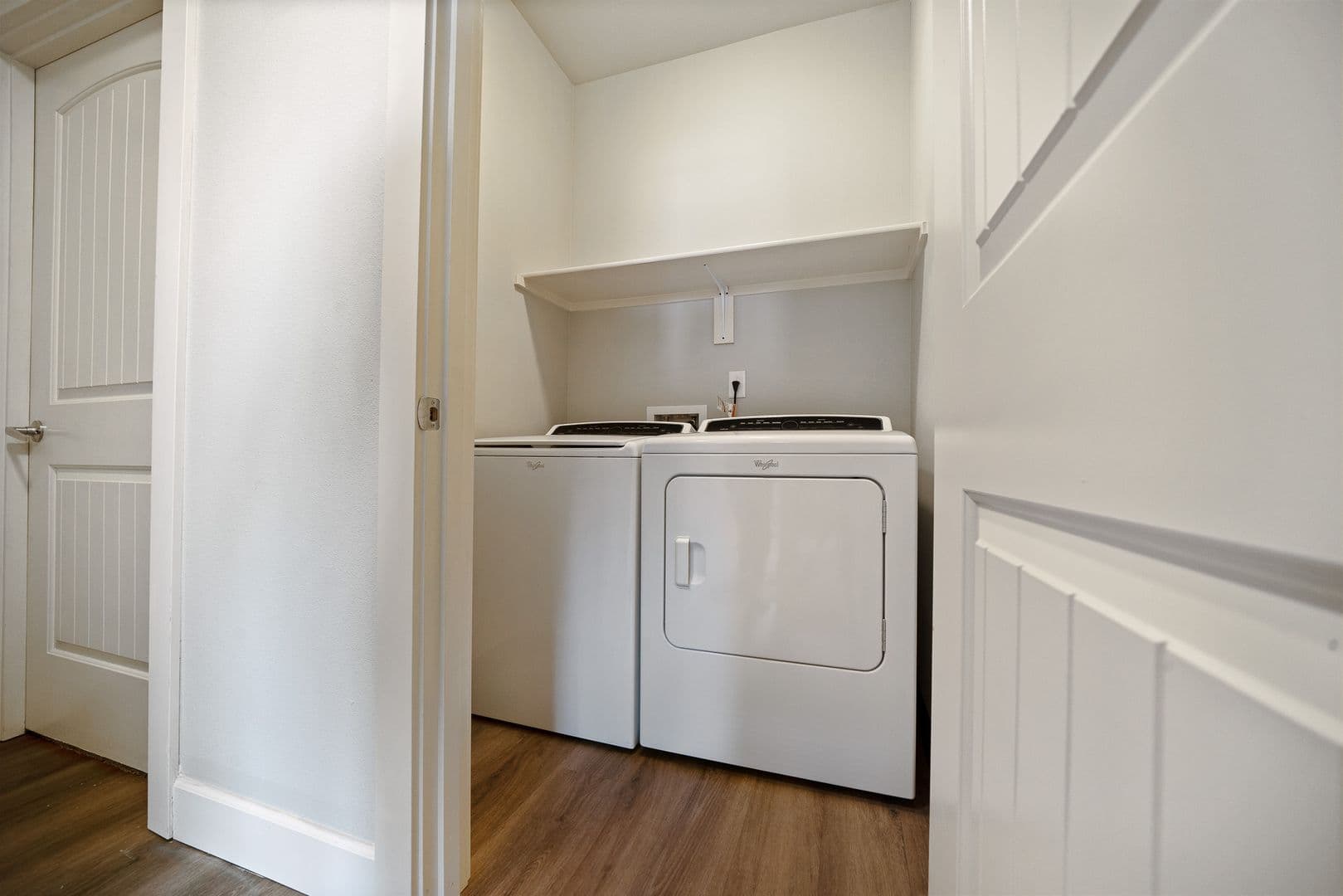 Gladstone Apartment: 18181 Webster Rd
