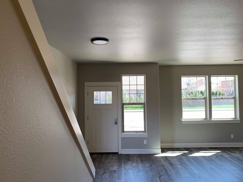 Redmond Apartment: 3570 SW Metolius Ave