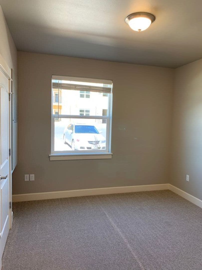 Redmond Apartment: 3570 SW Metolius