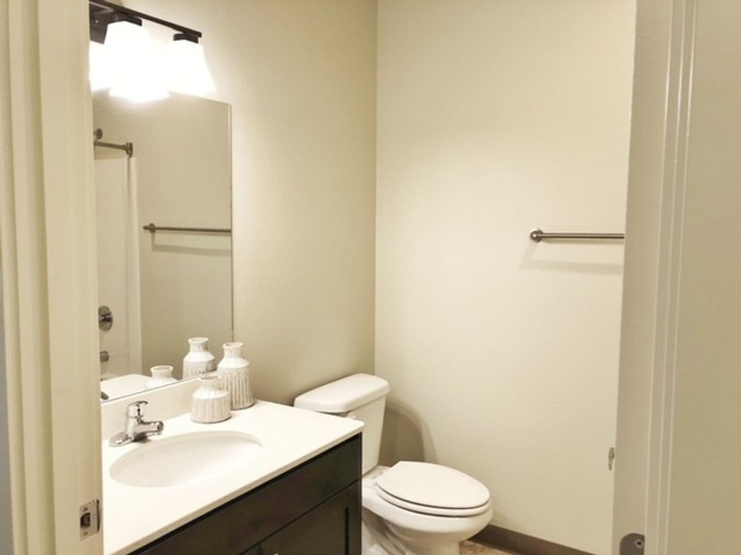 Salem Apartment: 5715 Red Leaf Dr S.
