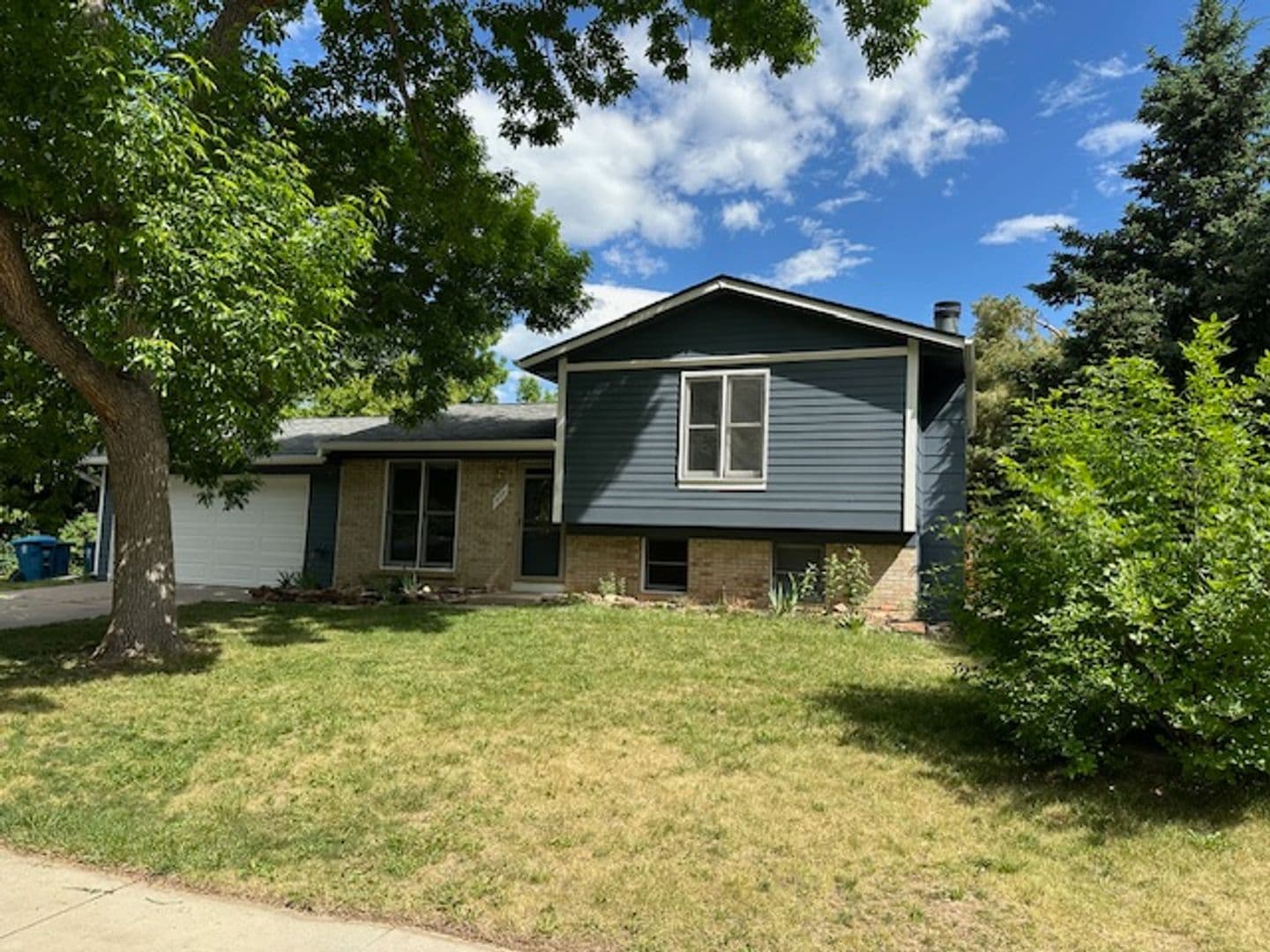 Louisville House: 377 Monarch Street